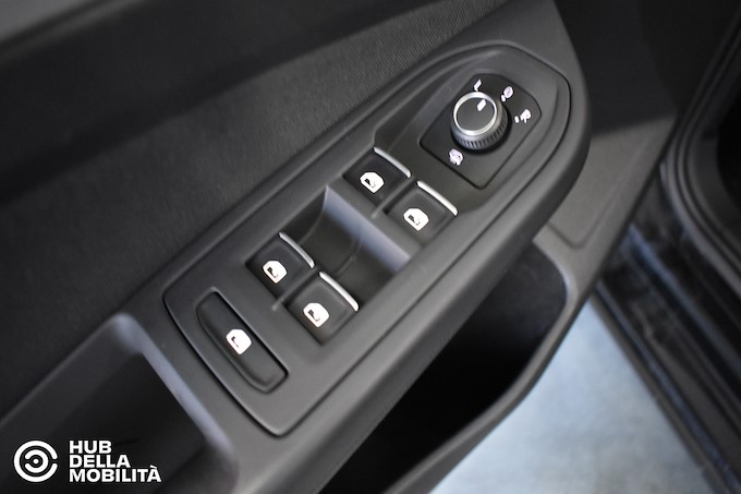 VOLKSWAGEN Golf 1.0 eTSI EVO DSG Life